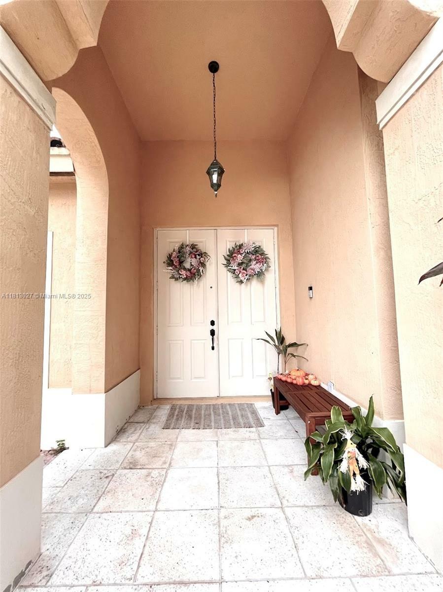 Property Photo: 16020 SW 91st Ct FL 33157