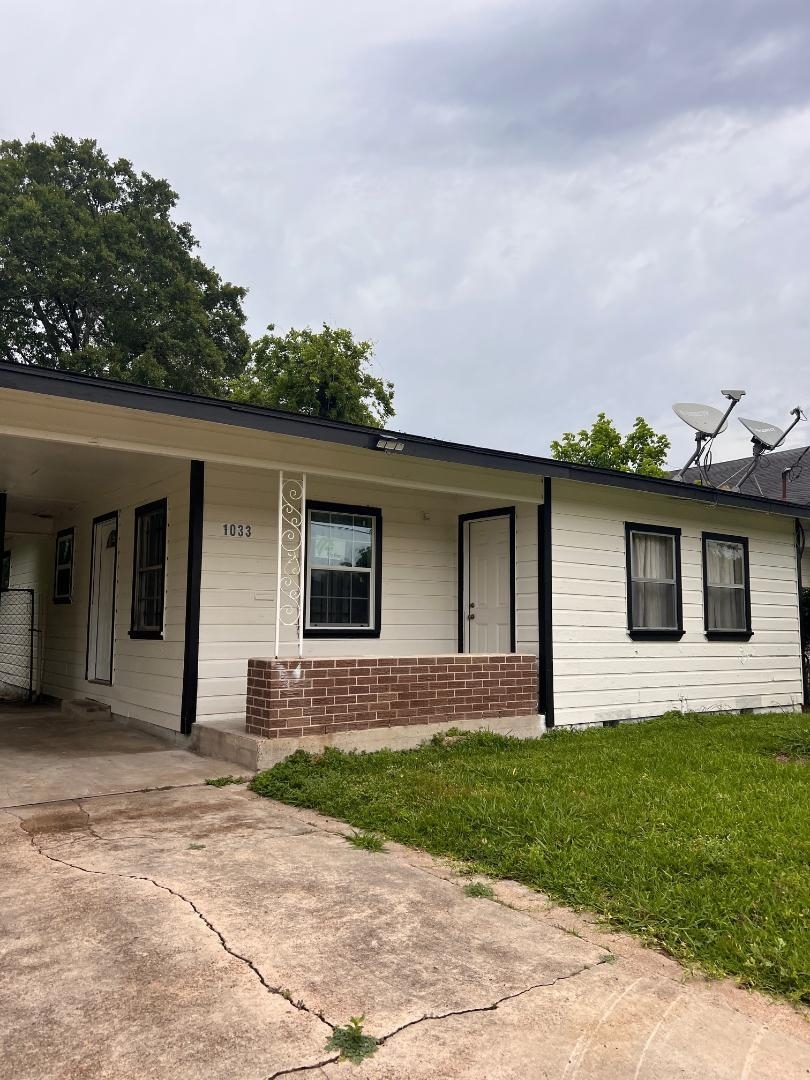 Property Photo: 1033 Grant St. TX 77701