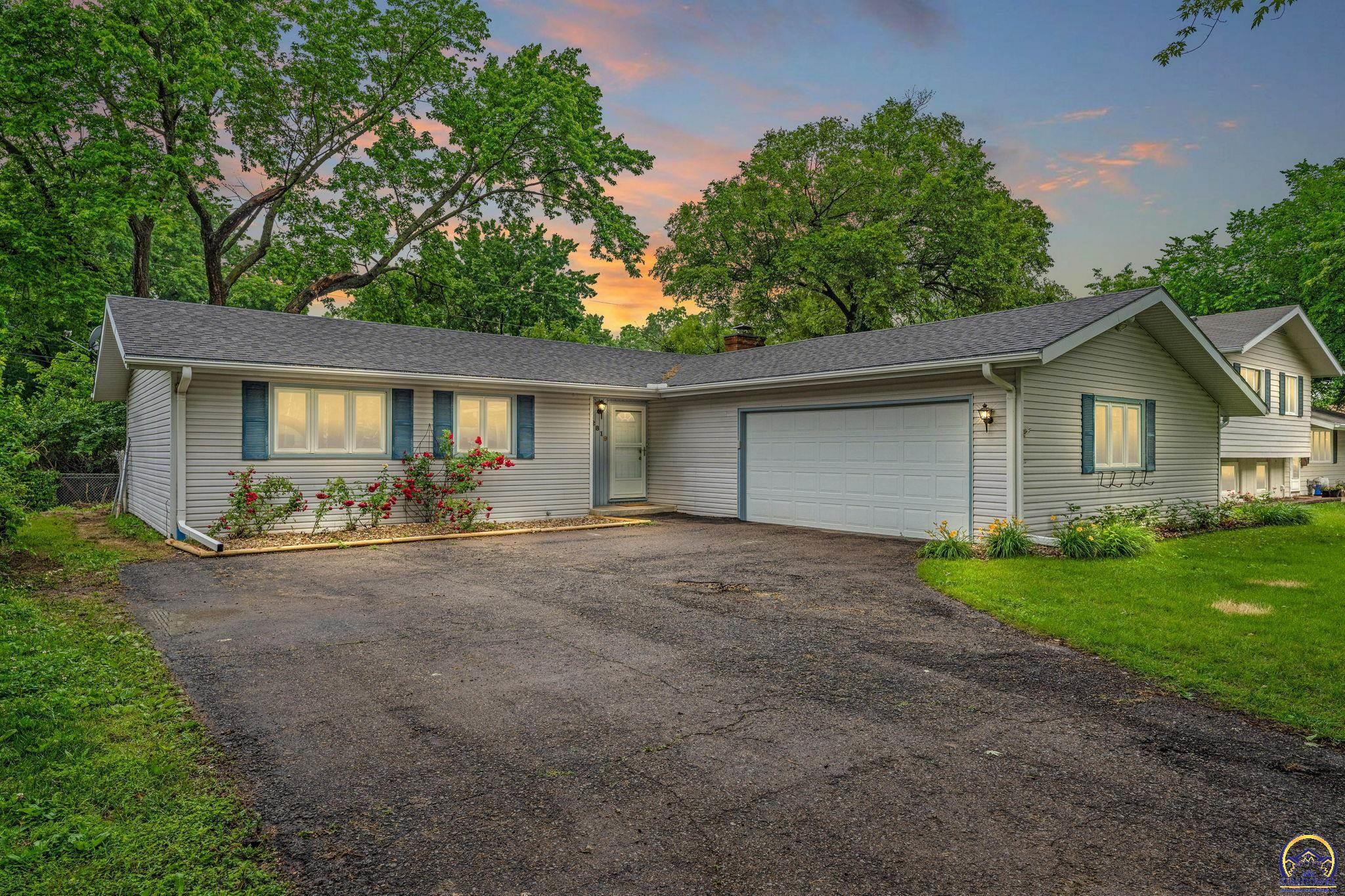 Property Photo: 2819 SW James St KS 66614