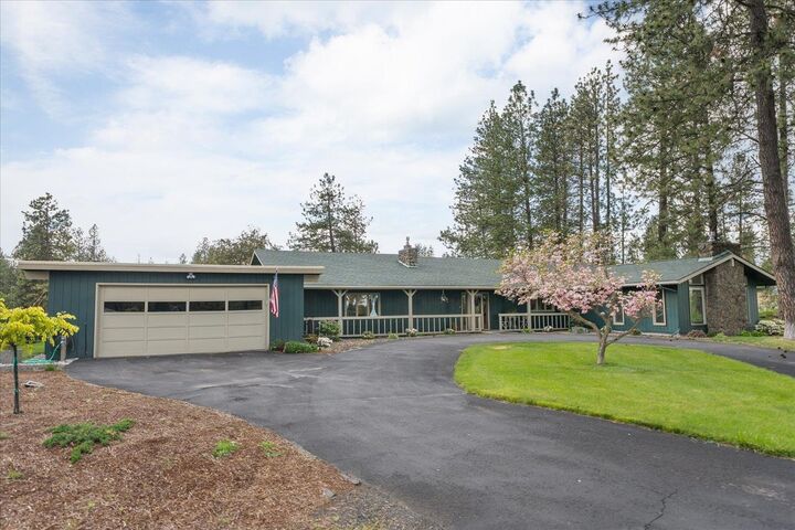 Property Photo:  604 S Grove Rd  WA 99224 