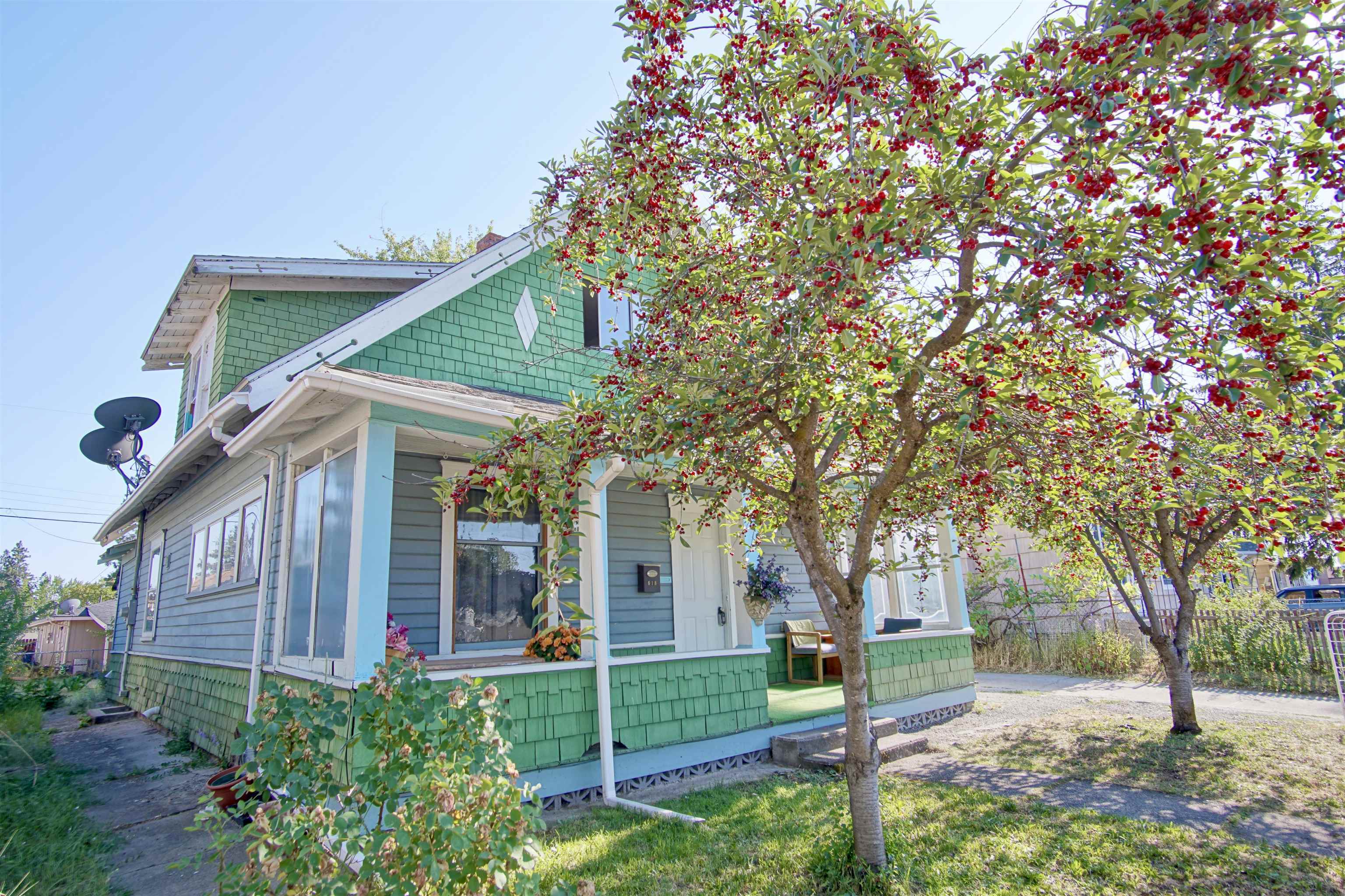 Property Photo:  618 E Broad Ave  WA 99207 