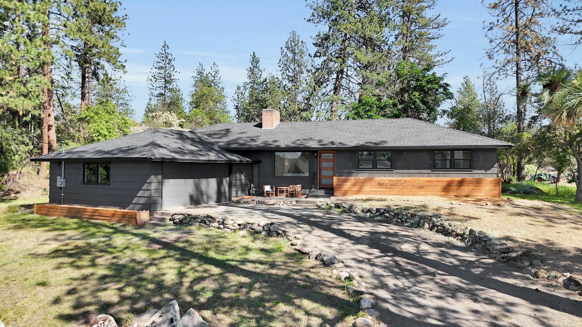 Property Photo: 525 S Granite Dr WA 99212