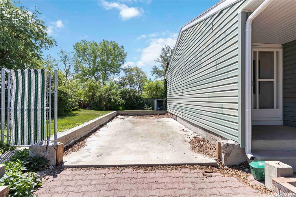 Property Photo: 2534 Eastview SK S7J 3G6