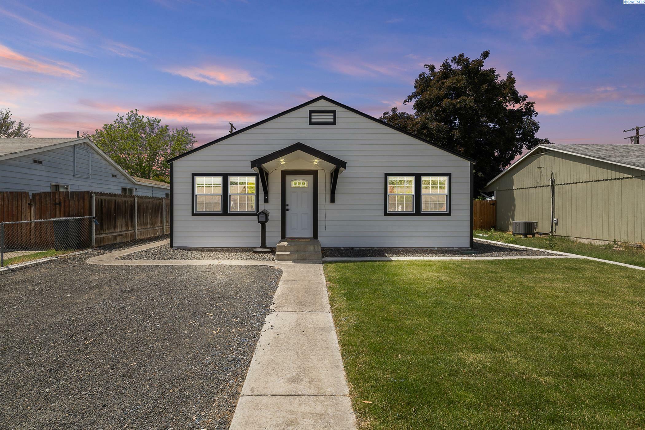 Property Photo: 1033 Willard Ave WA 99354