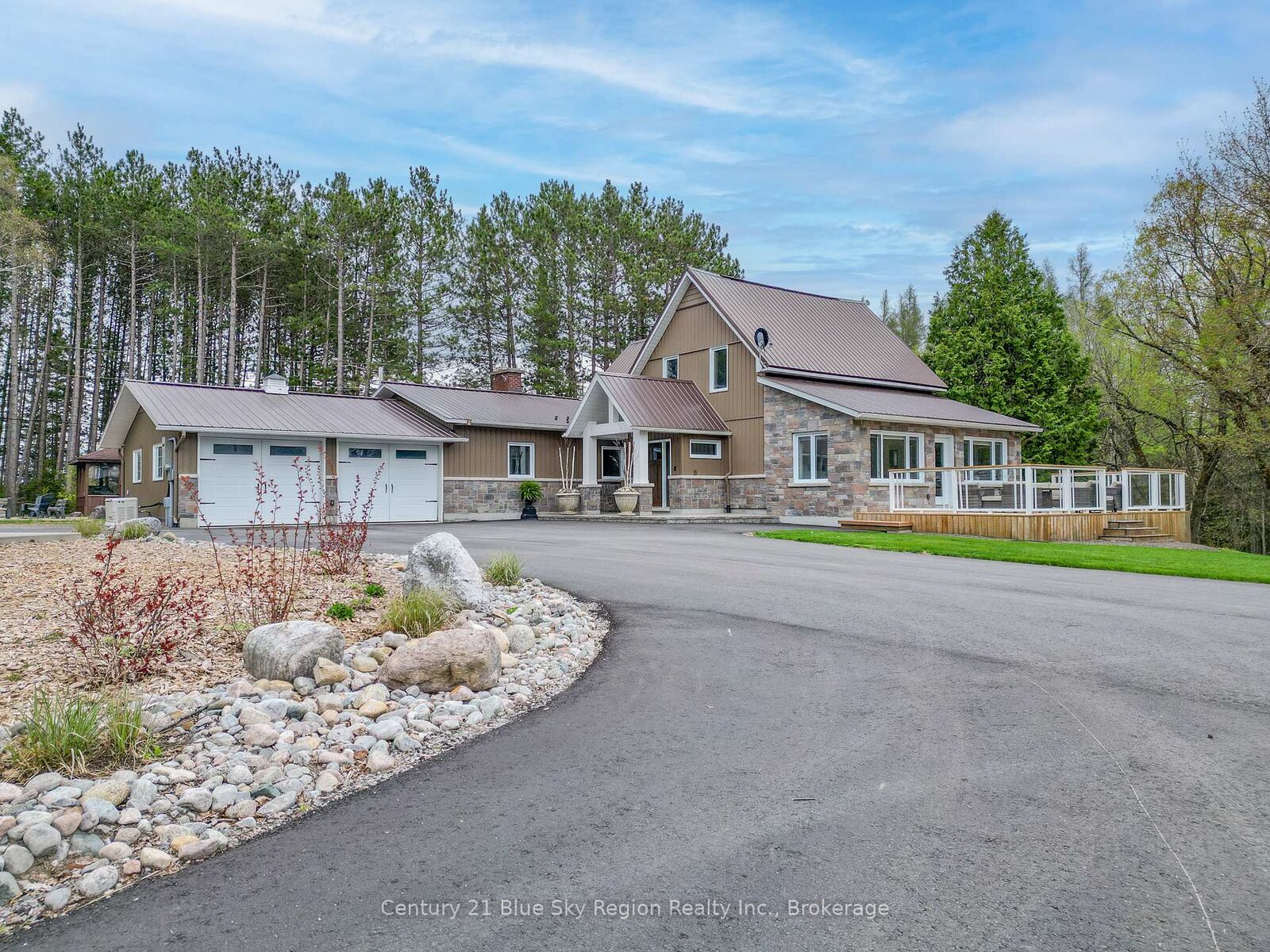 Property Photo:  54 Chadbourne Drive  ON P1B 8G2