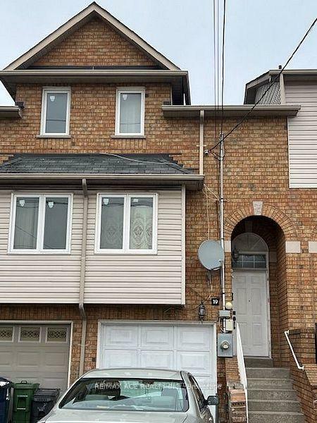 Property Photo: 19 Warner Ave Avenue E ON M4A 2X1