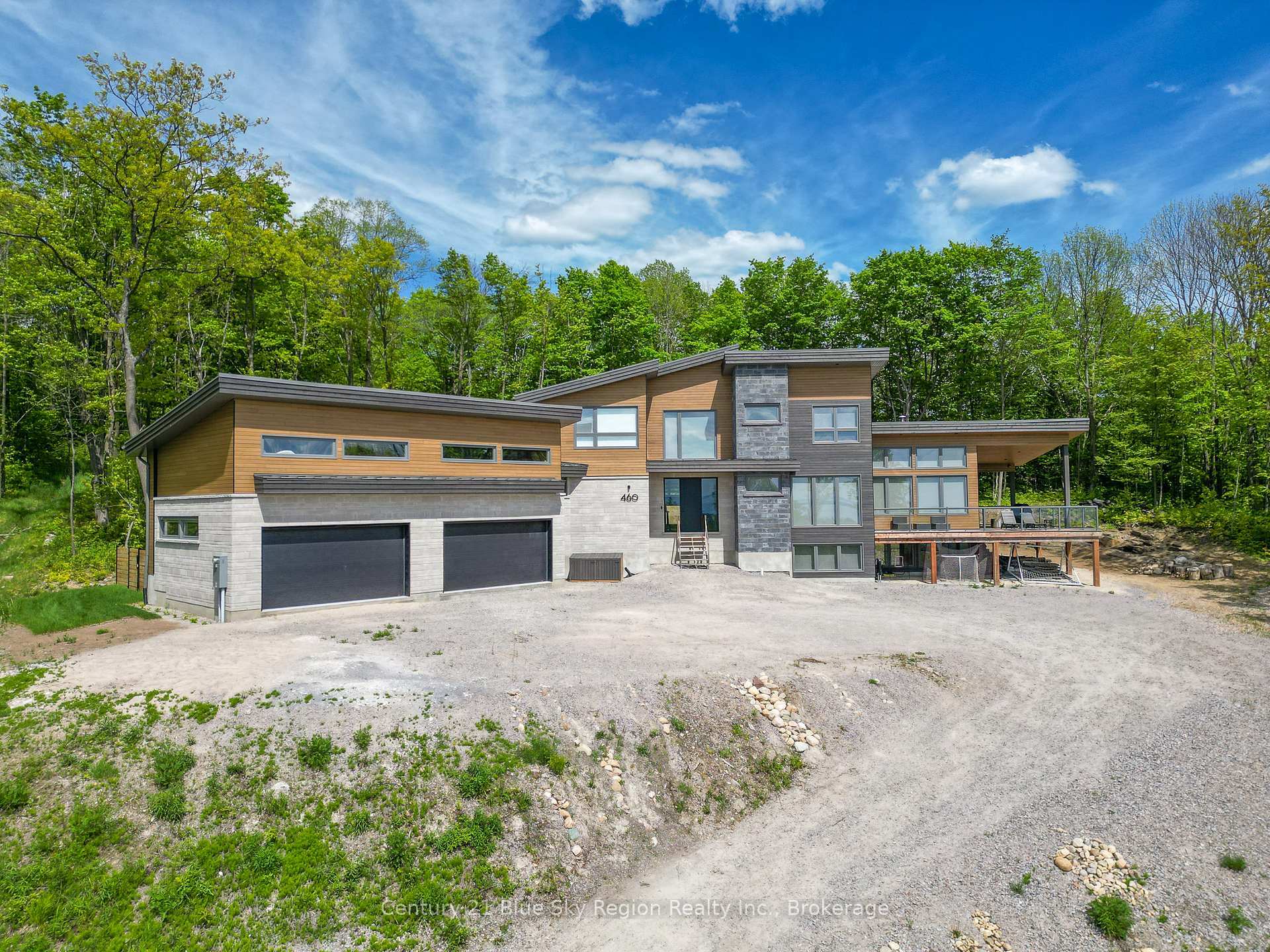 Property Photo: 460 Surrey Drive ON P1C 1E5