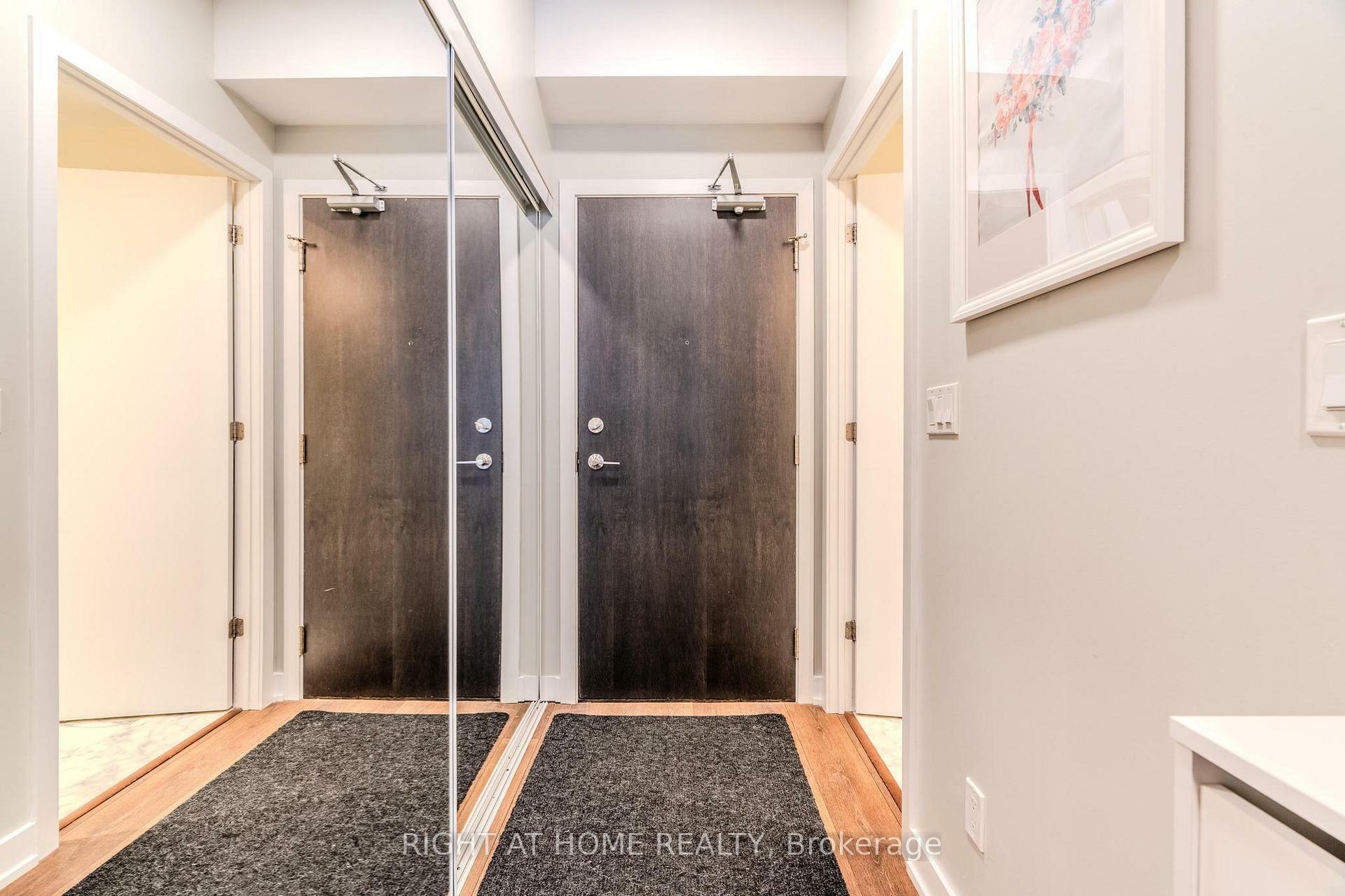 Property Photo: 50 Bruyeres Mews 625 ON M5V 0H8