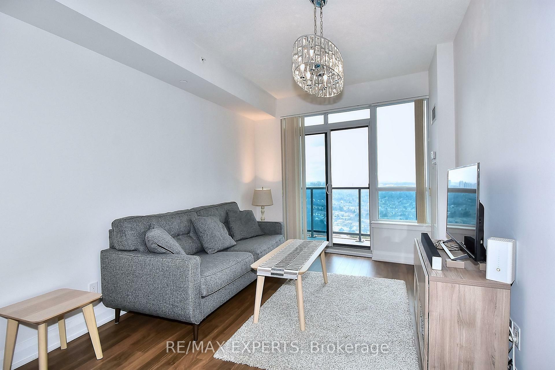 Property Photo: 7161 Yonge Street 2433 ON L3T 0C8