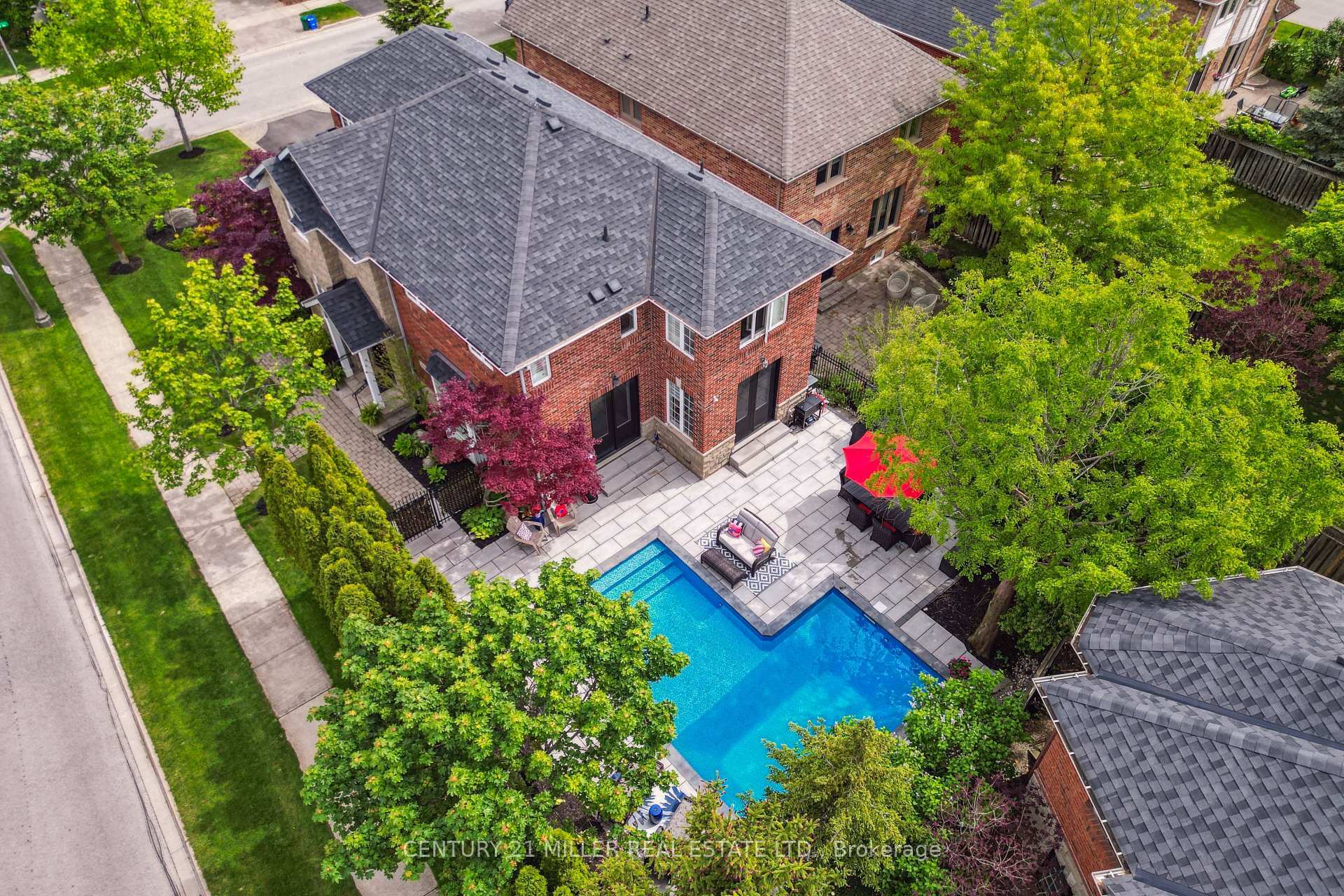 Photo de la propriété: 2074 Springdale Road ON L6M 4C7