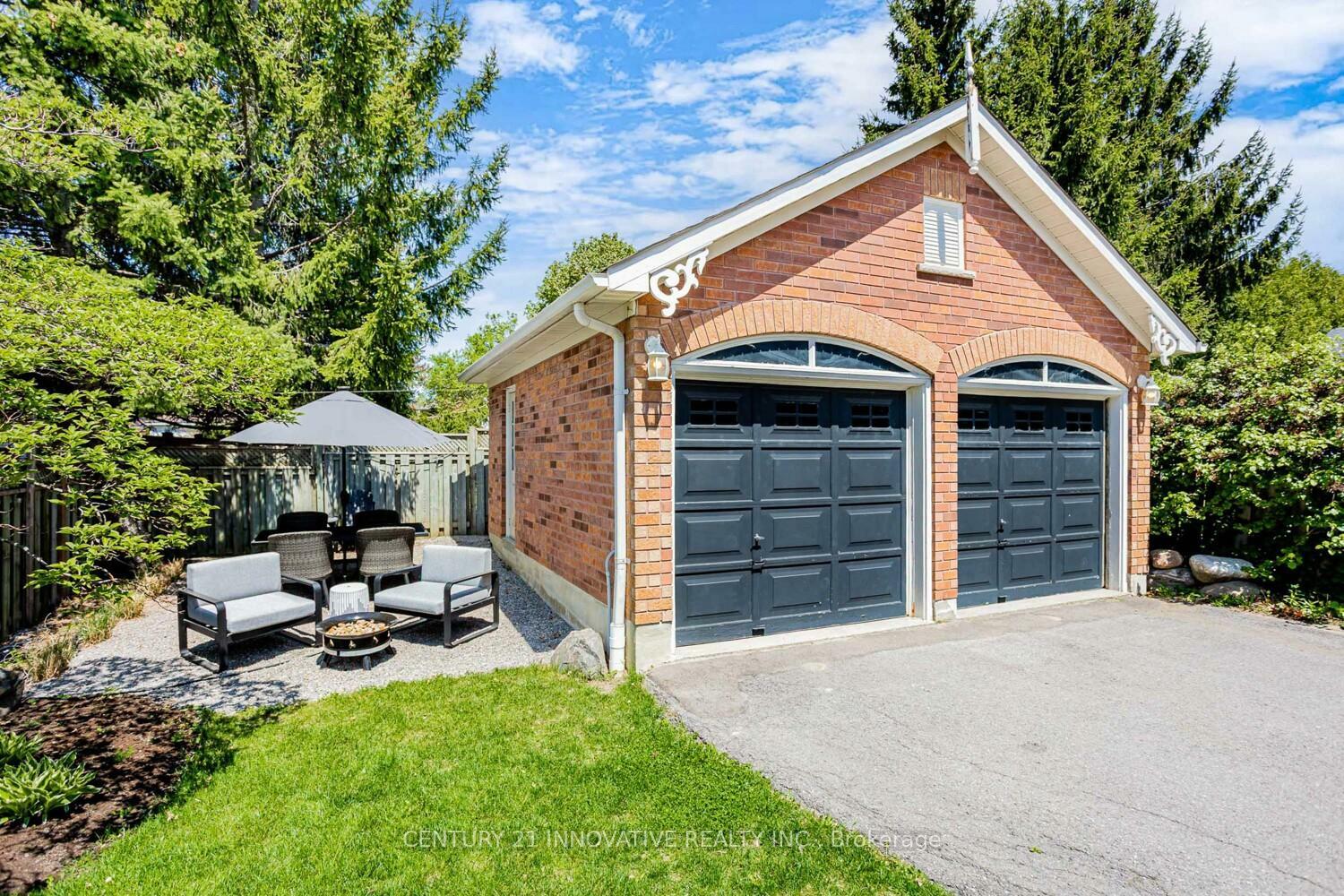 Photo de la propriété: 4 Blackfriar Avenue ON L1M 1E4