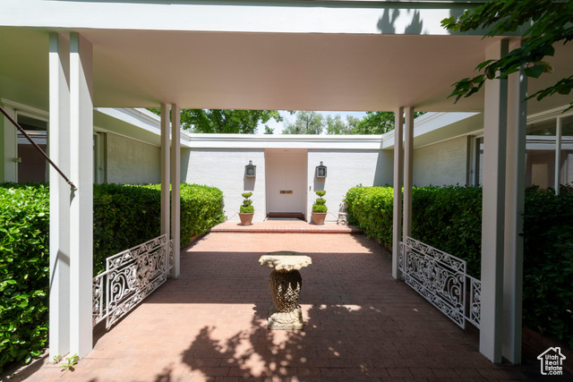 Property Photo: 2285 E Cottonwood Cir UT 84117