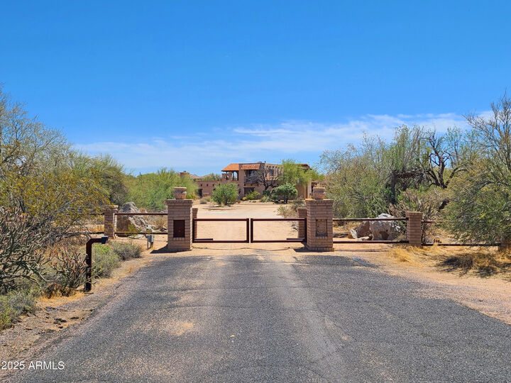 Property Photo:  5141 E Rancho Tierra Drive  AZ 85331 