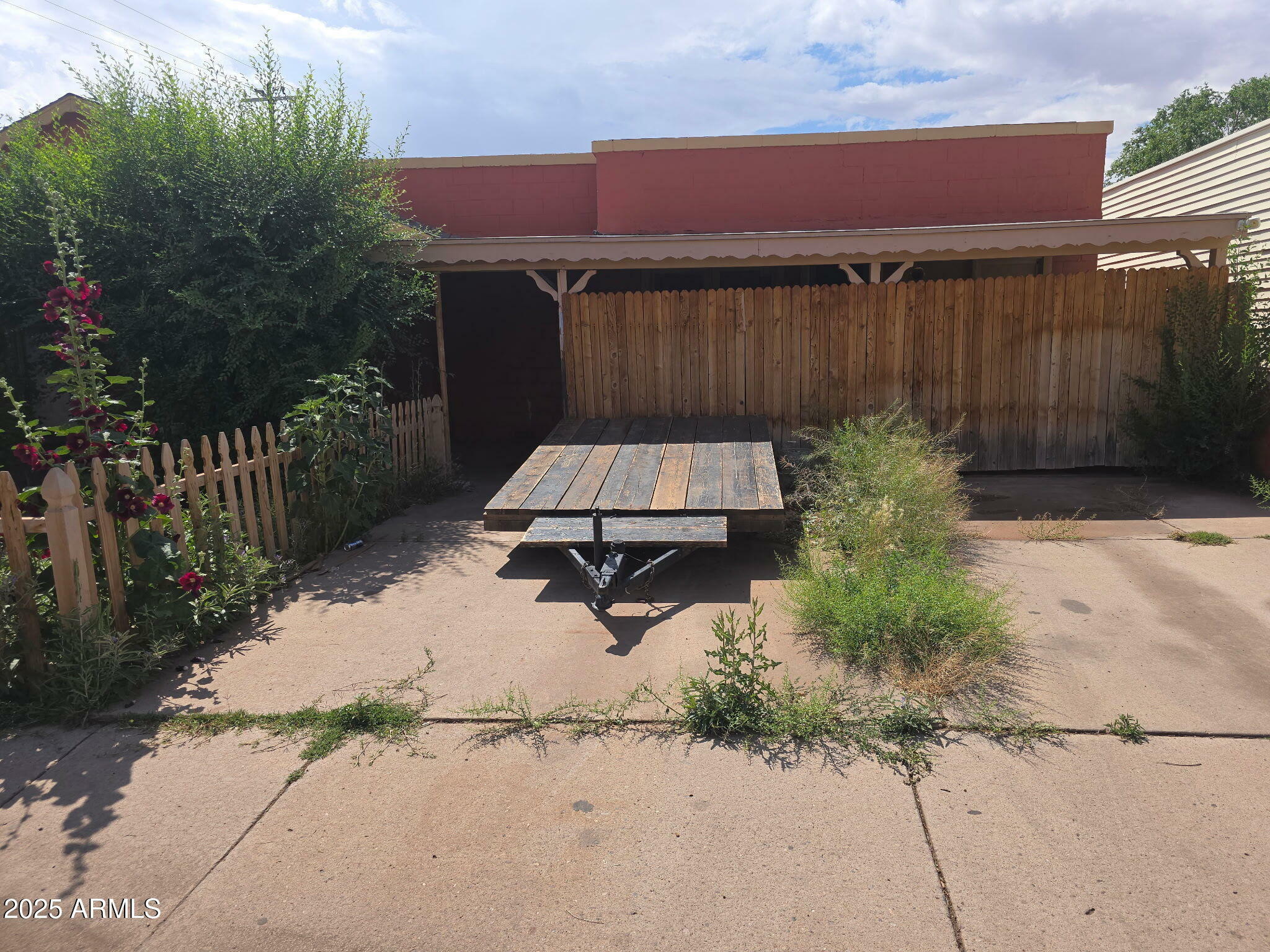 Property Photo: 813 N Berry Ave Avenue AZ 86047