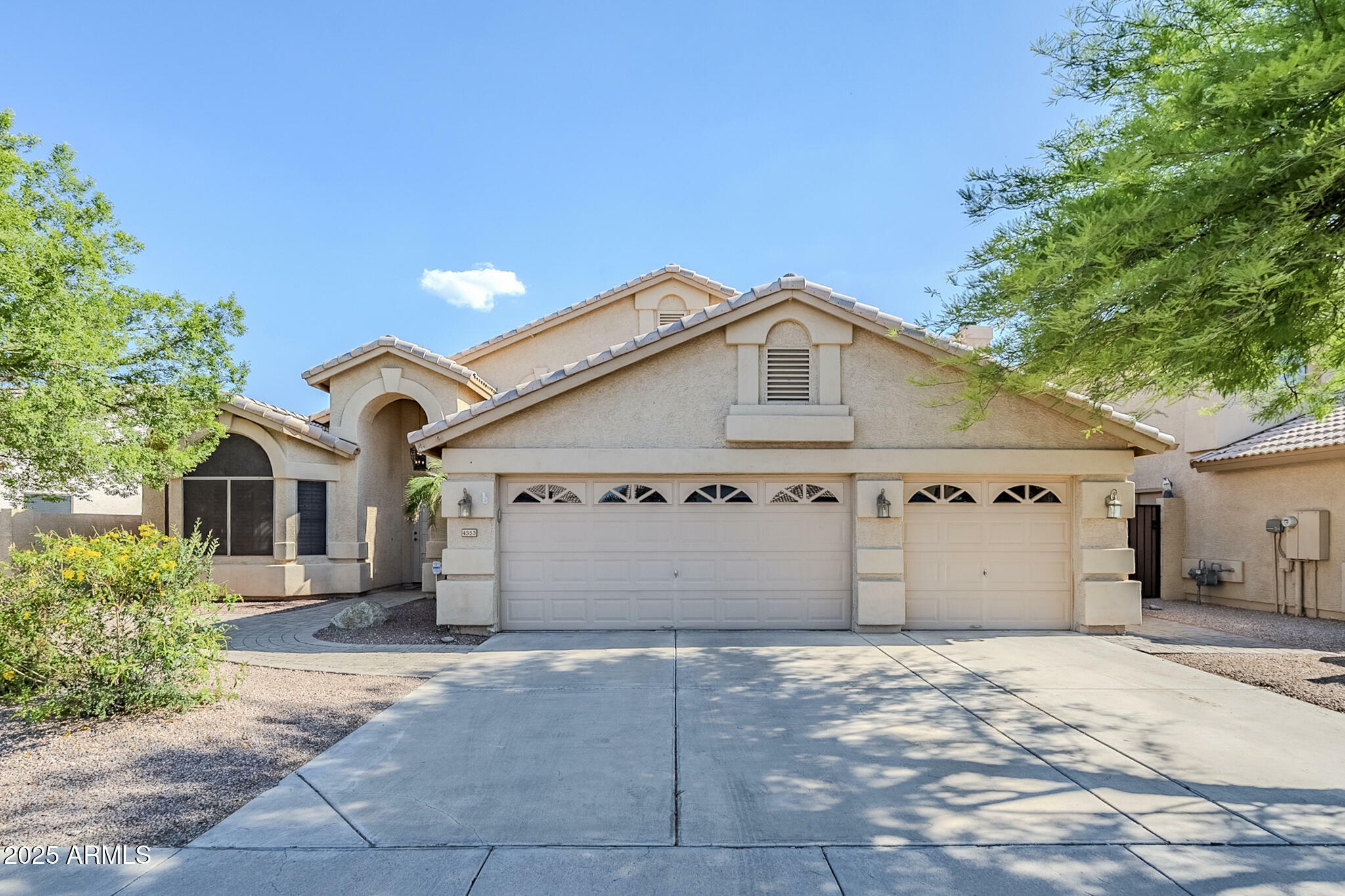 Property Photo:  4353 W Walton Way  AZ 85226 