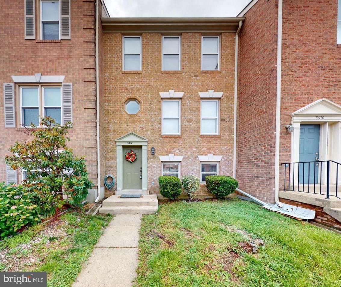 Property Photo: 5612 Gresham Lane VA 20120