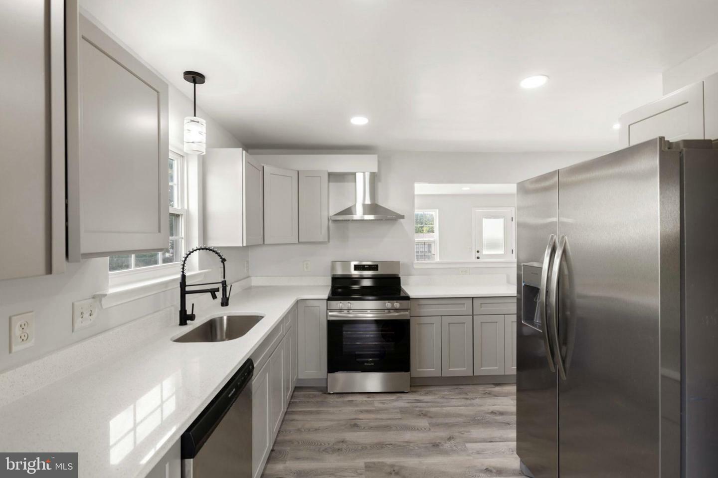 Property Photo: 195 Holmes Street DE 19901