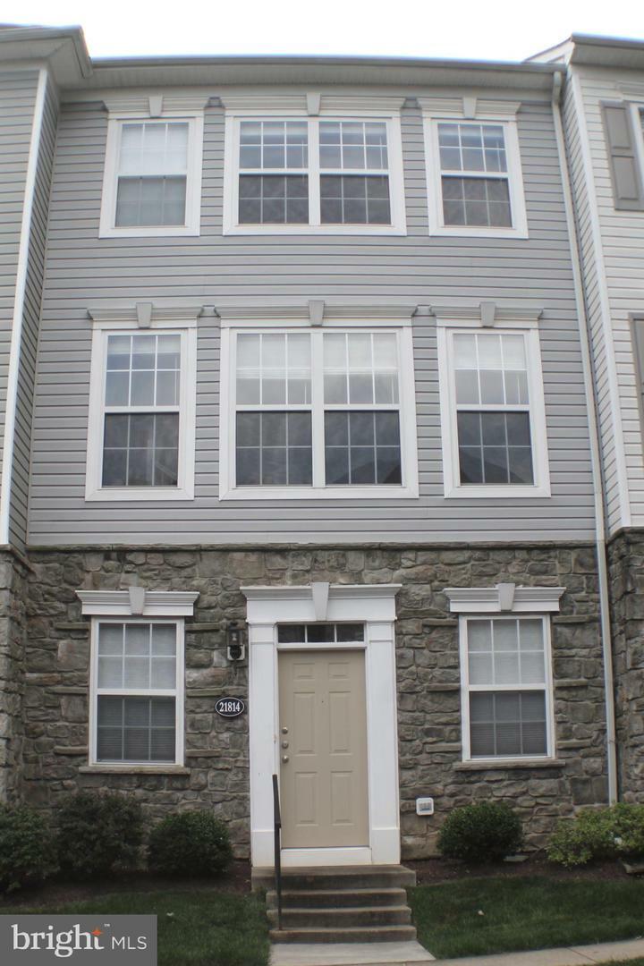 Property Photo: 21814 Kelsey Square VA 20147