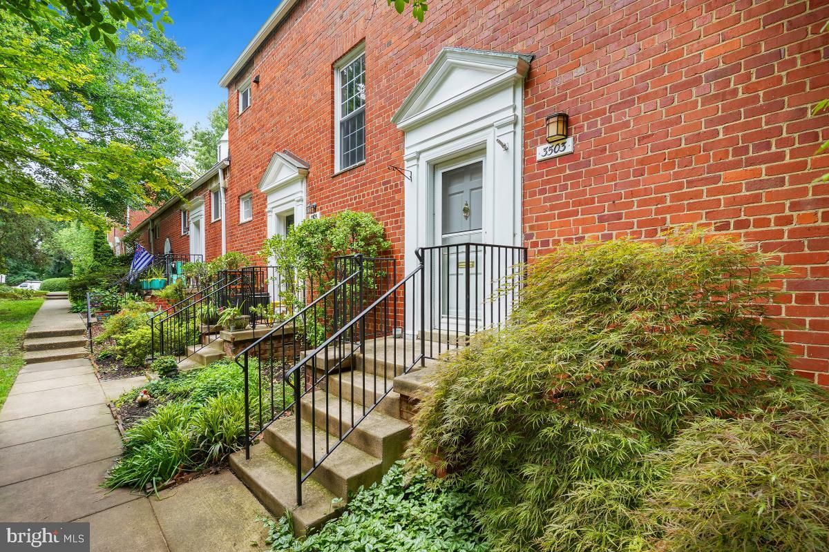 Property Photo: 3503 Martha Custis Drive VA 22302