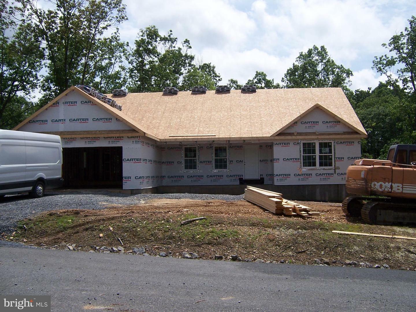Property Photo: 223 Fairview Oaks Lane WV 25411
