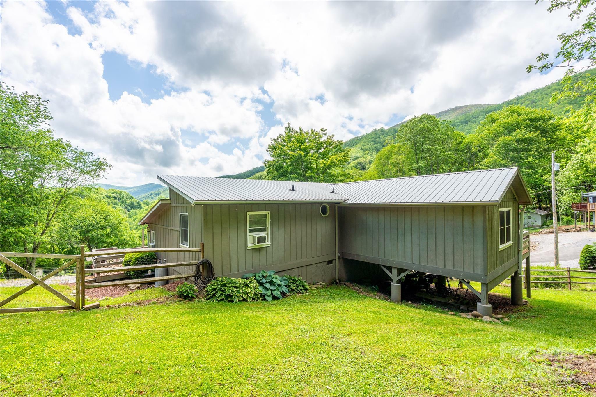 Property Photo: 131 Apple Blossom Lane NC 28751