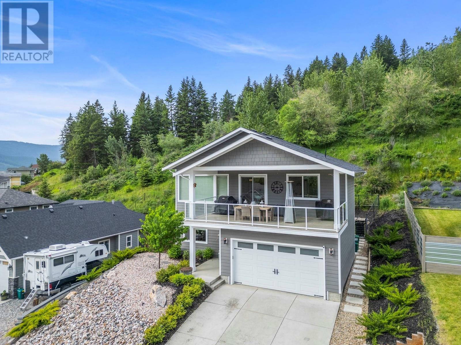 Property Photo: 2118 Mountain View Avenue BC V0E 2G0