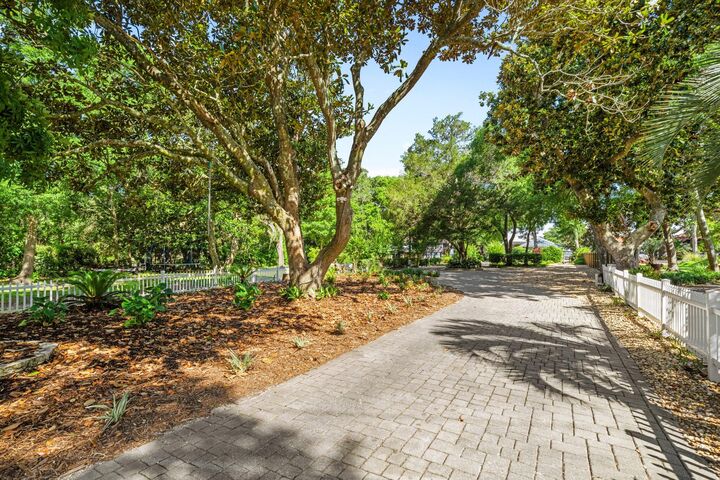 Property Photo: 411 Calhoun Avenue FL 32541