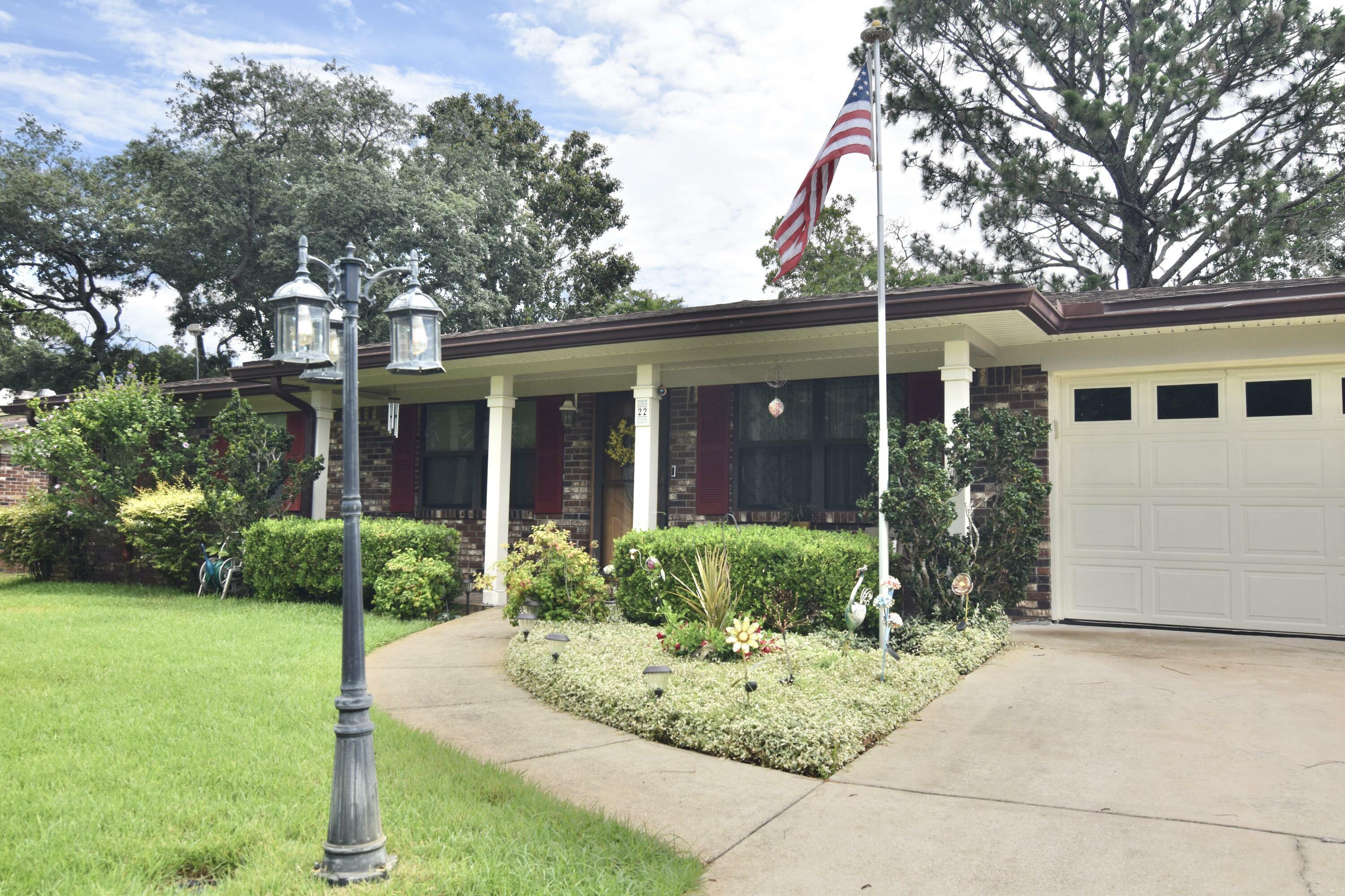 Property Photo: 22 10th Street FL 32579
