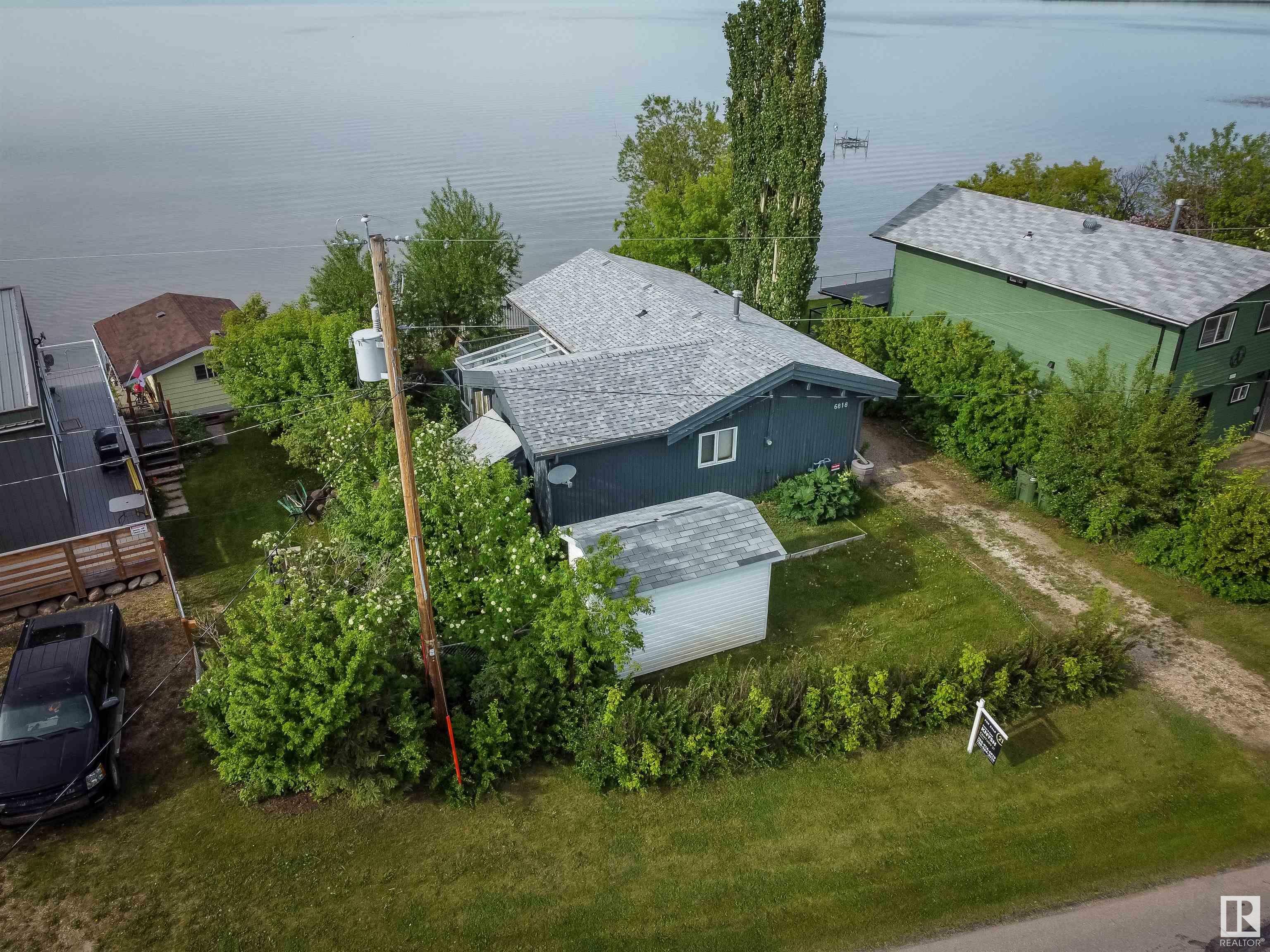 Property Photo: 6818 50 Avenue AB T0E 0A0