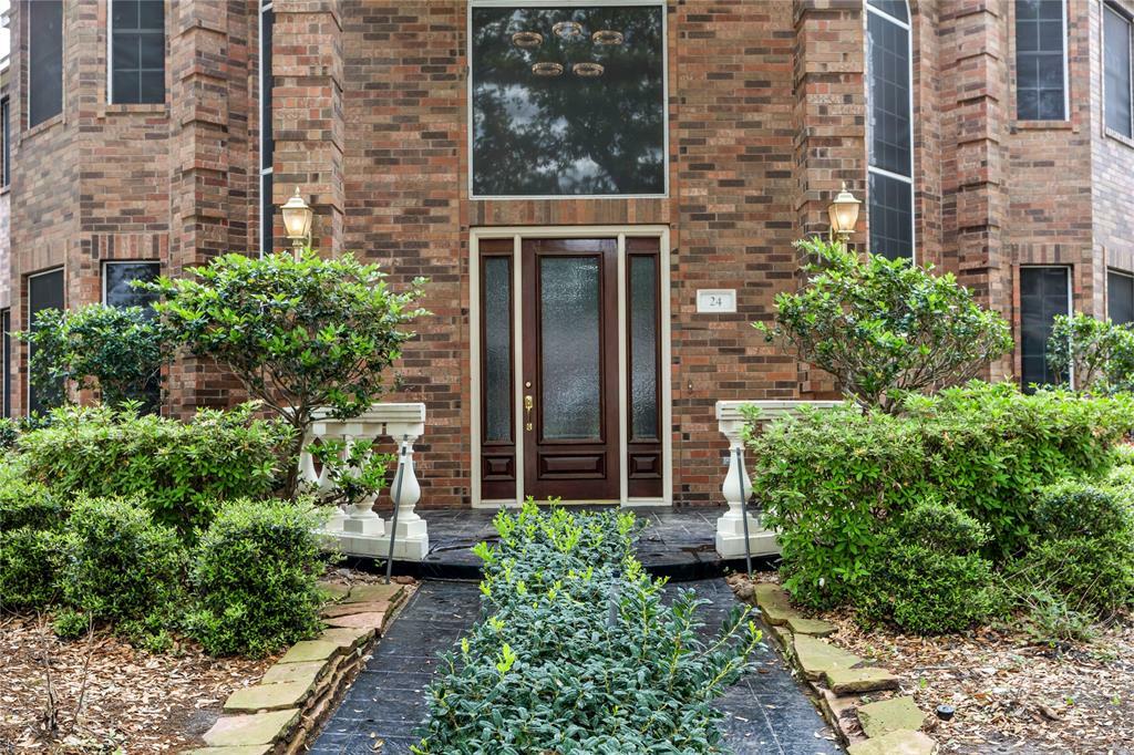 Property Photo: 24 Stonegate Park Court TX 77379