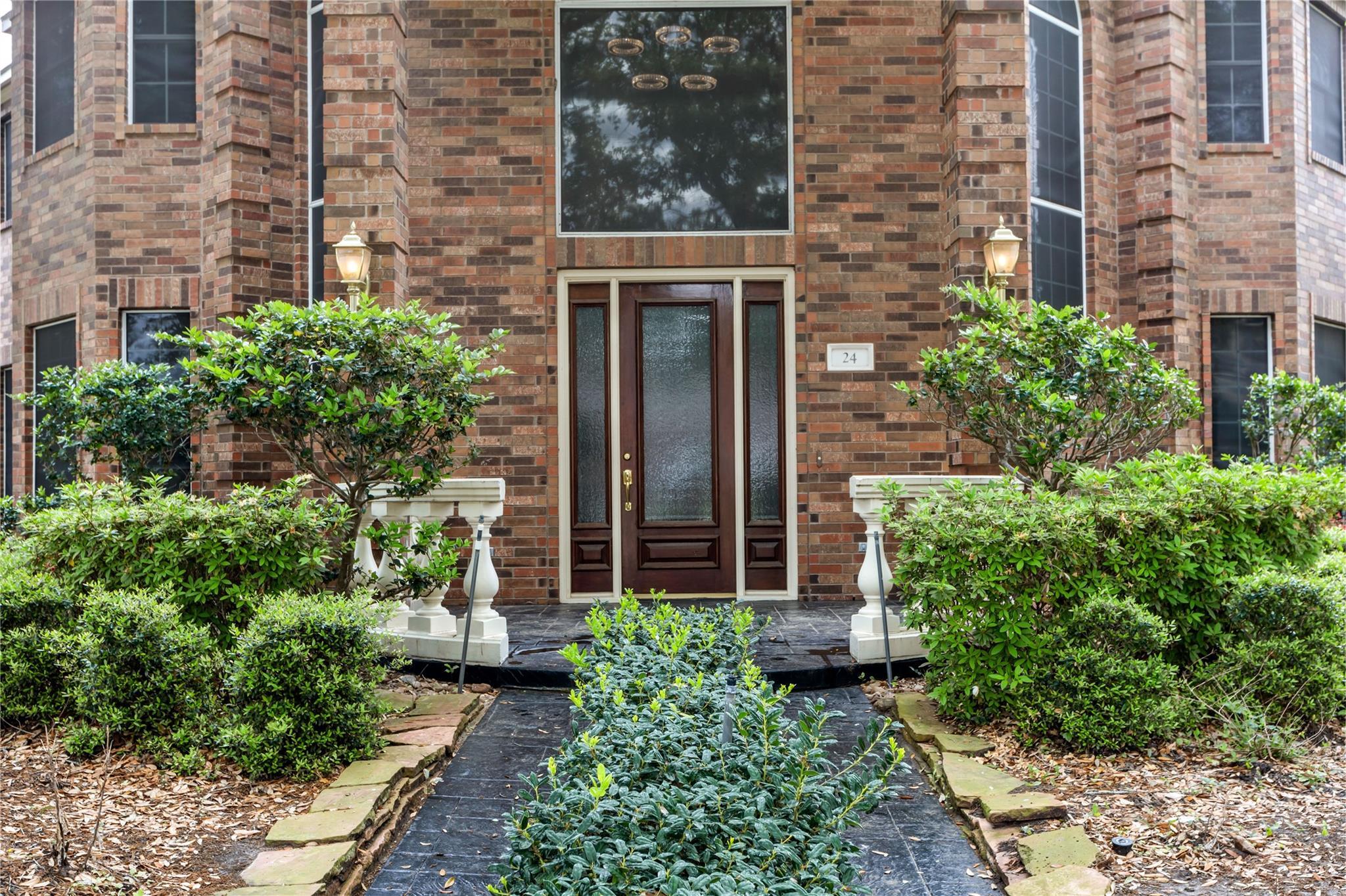 Property Photo: 24 Stonegate Park Court TX 77379