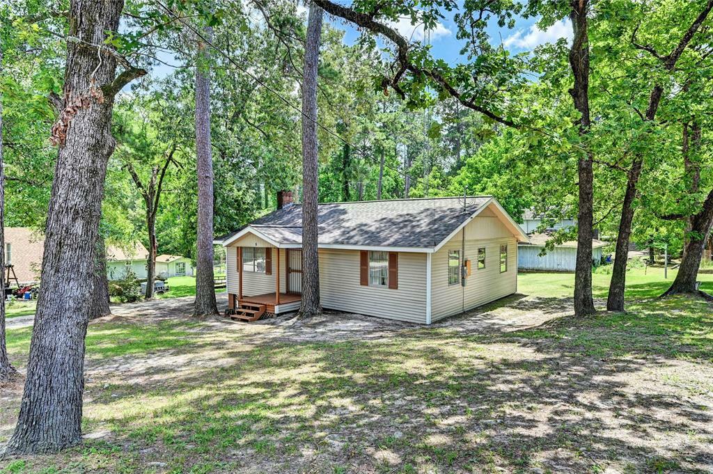 Property Photo: 6 Hickory Hollow TX 77320