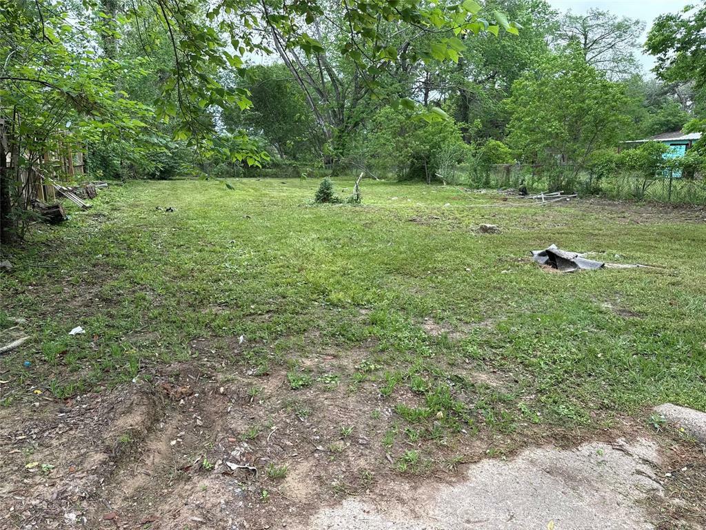 Property Photo: 1311 N Blair Avenue TX 77327
