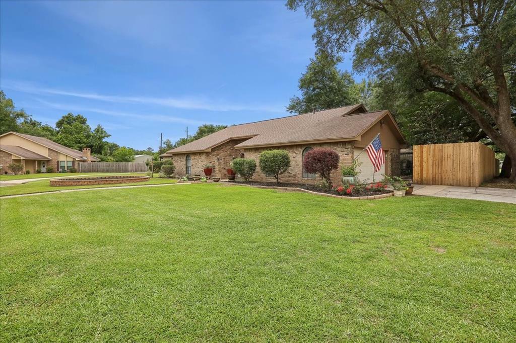 Property Photo: 16 Pin Oak TX 77630