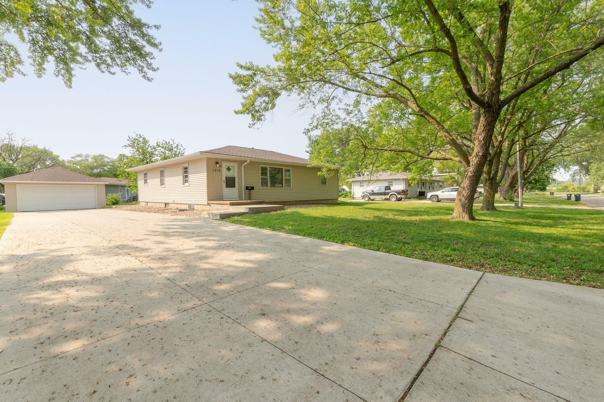 Property Photo: 1410 Starbeck Circle IA 50613