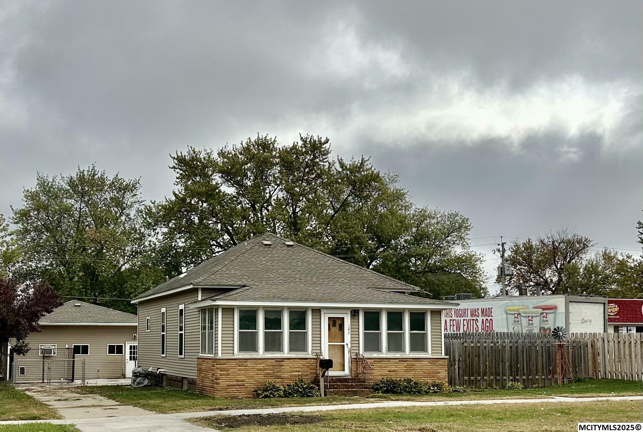 Property Photo: 107 8th St N IA 50459