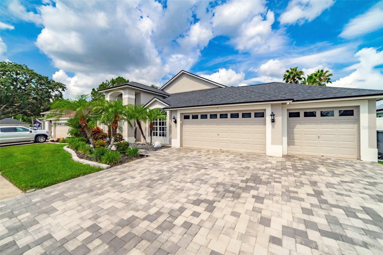 Property Photo: 18504 Country Crest Place FL 33647