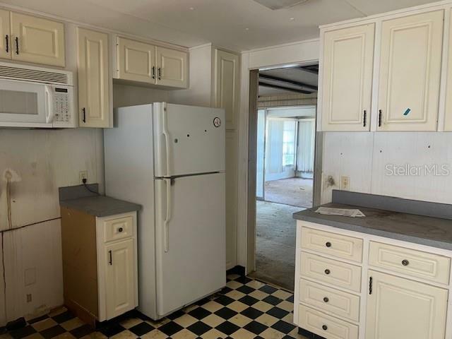Property Photo: 41 Seminole Path FL 34785