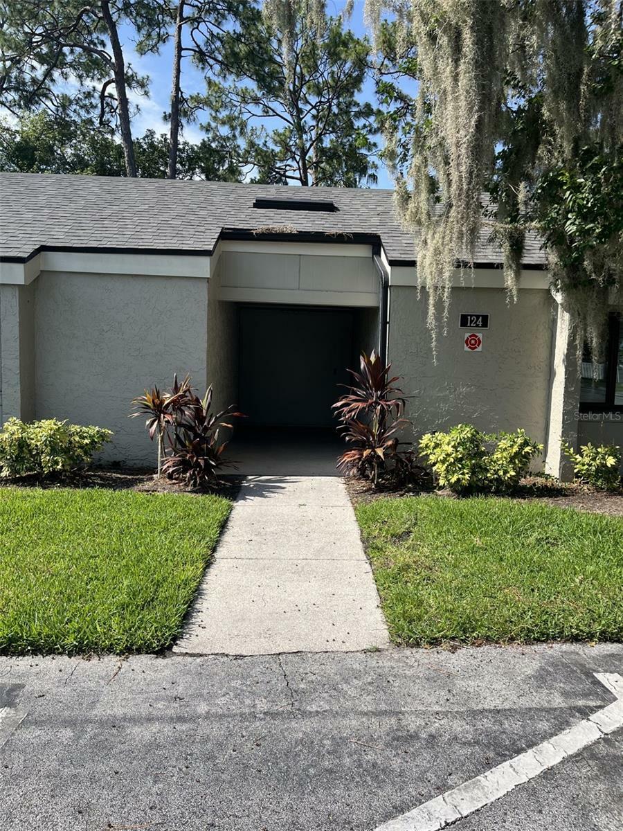 Property Photo: 124 Springwood Circle B FL 32750