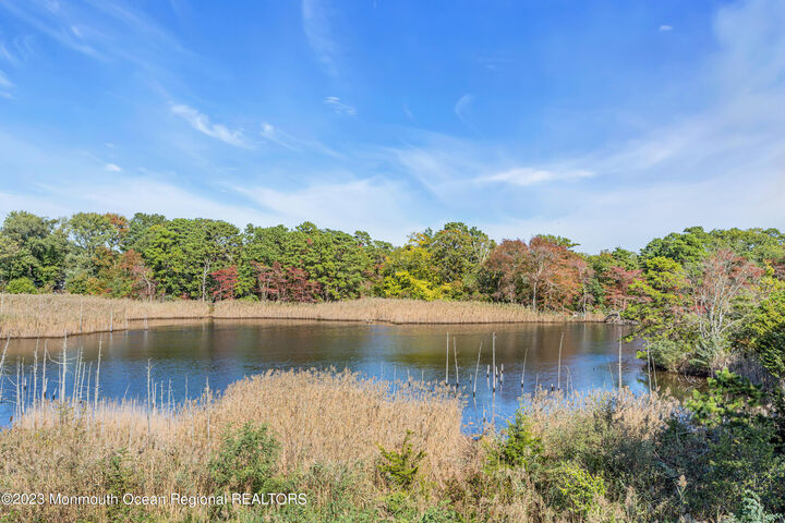 Property Photo:  49 N Cherokee Lane  NJ 08724 