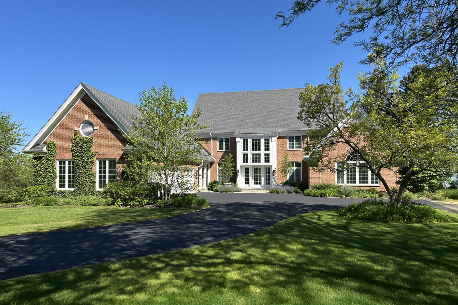 Property Photo: 594 Windsor Circle IL 60067