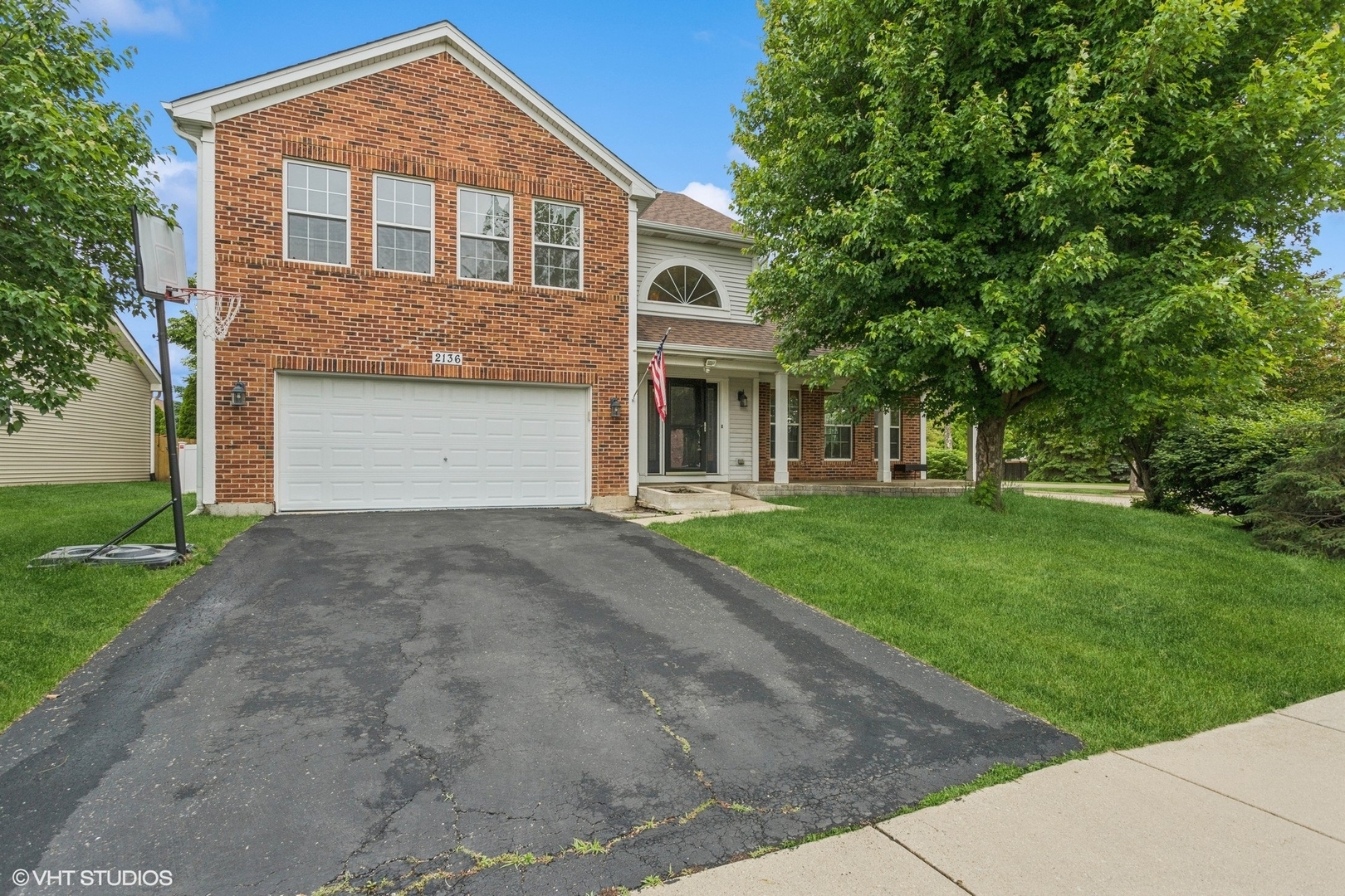 Property Photo:  2136 Colonial Street  IL 60503 