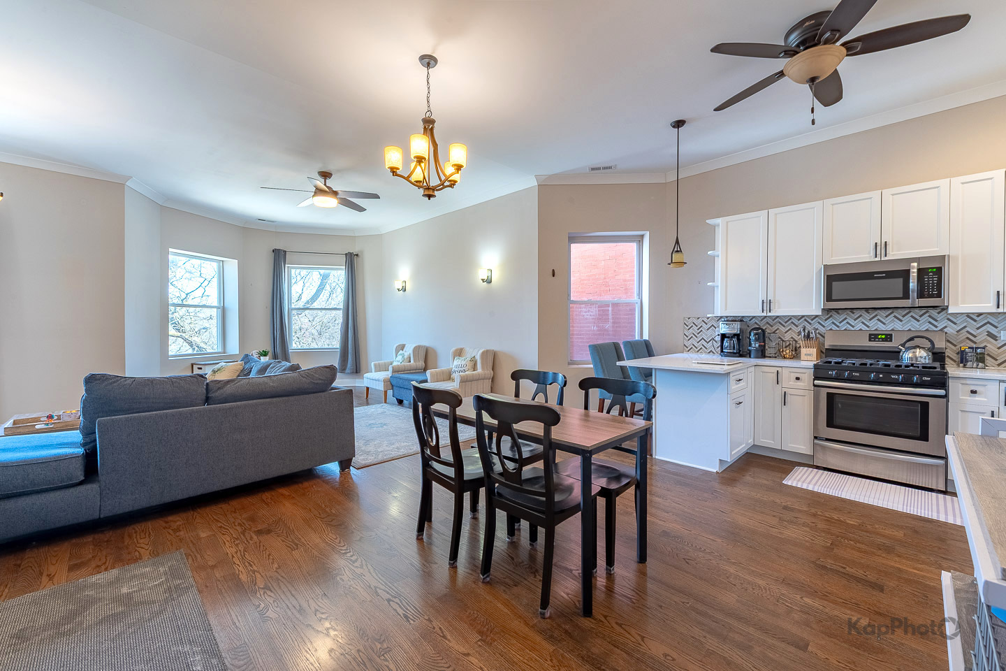Property Photo: 4520 S King Drive 4B IL 60653