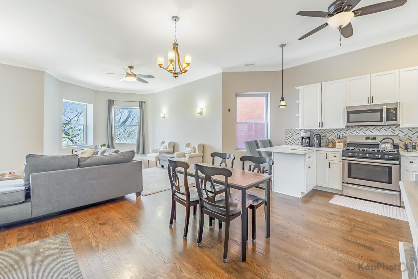Property Photo: 4520 S King Drive 4B IL 60653