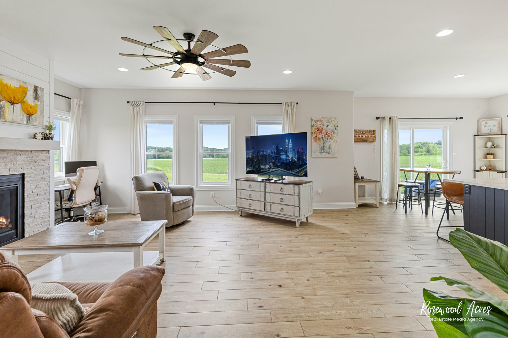 Property Photo:  1405 Navajo Court  IL 60901 