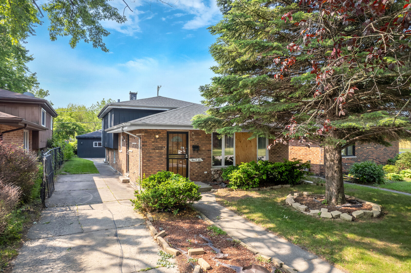 Property Photo: 505 E 146th Street IL 60419