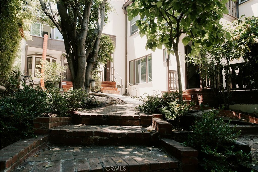 Property Photo:  315 S Commonwealth Avenue  CA 90020 