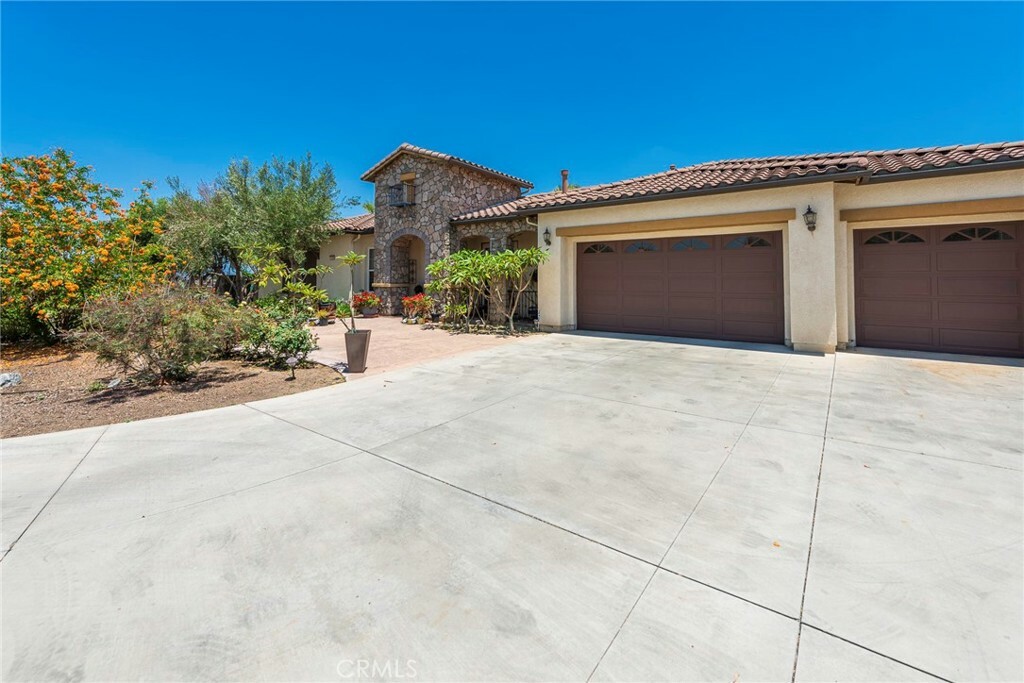 Property Photo: 7940 Choi Drive CA 92506
