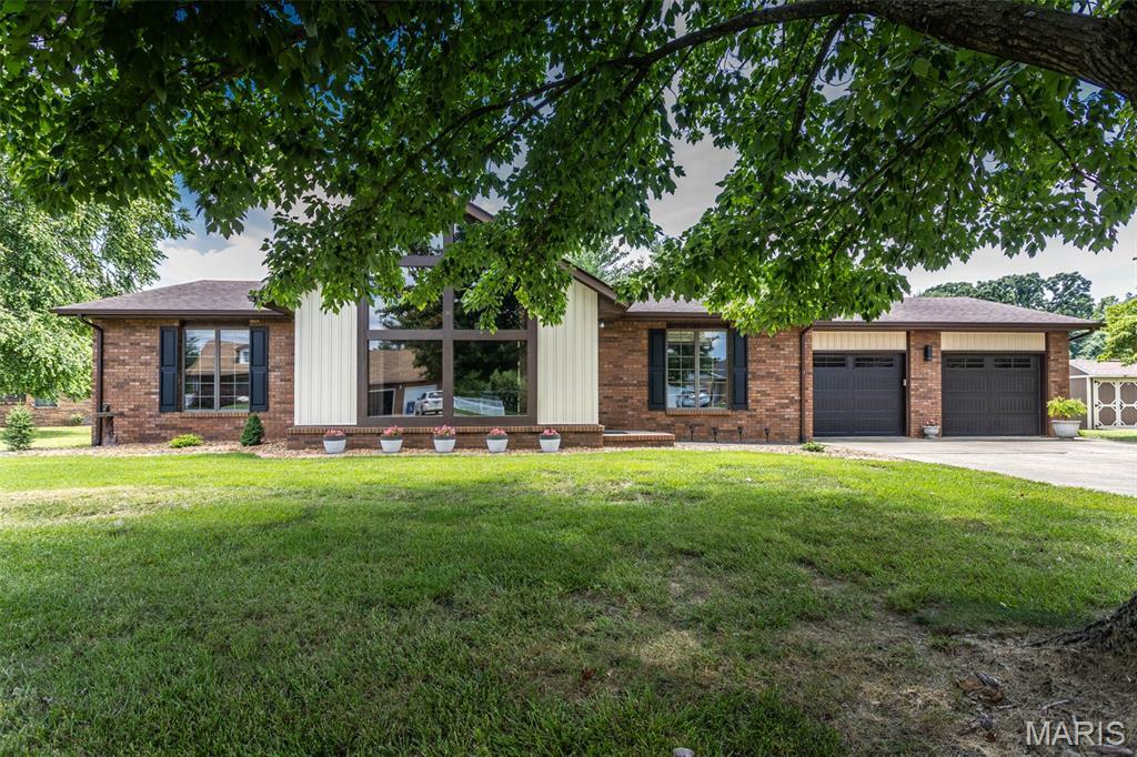Property Photo: 112 Cross Creek Drive IL 62010