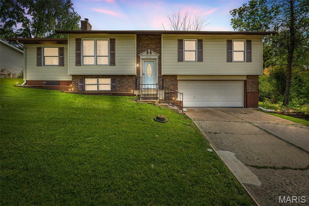 Property Photo: 2110 Devonshire Drive MO 63052